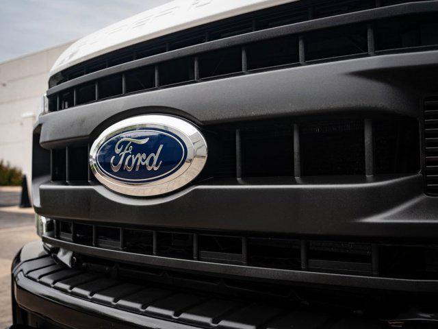 Photo of 2020 Oxford White Ford F-450