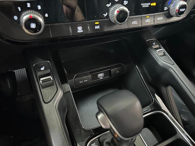 Photo of 2020 Snow White Pearl Kia Telluride