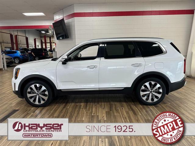Photo of 2020 Snow White Pearl Kia Telluride
