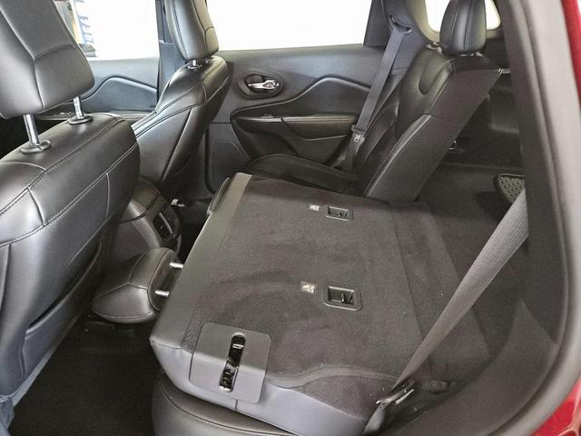 Photo of 2019 Velvet Red Pearlcoat Jeep Cherokee