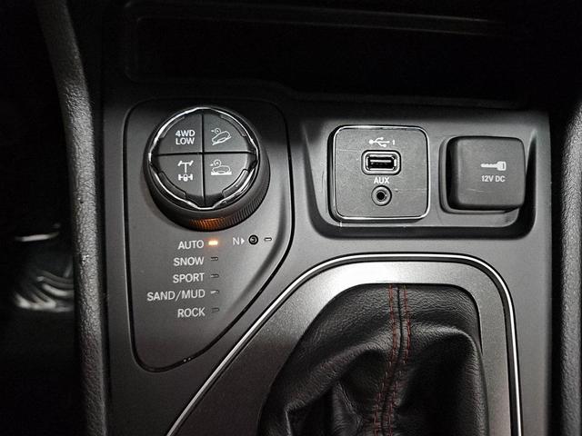 Photo of 2019 Velvet Red Pearlcoat Jeep Cherokee