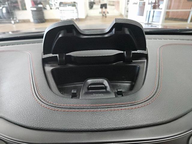 Photo of 2019 Velvet Red Pearlcoat Jeep Cherokee