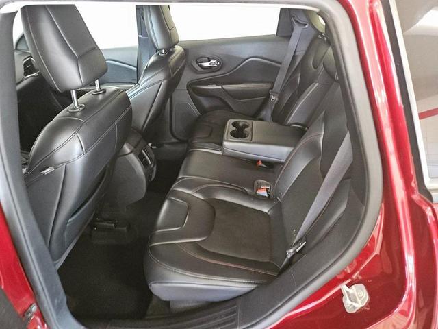 Photo of 2019 Velvet Red Pearlcoat Jeep Cherokee