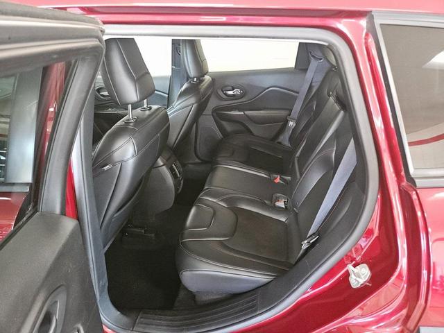 Photo of 2019 Velvet Red Pearlcoat Jeep Cherokee