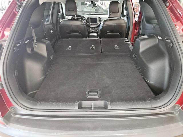 Photo of 2019 Velvet Red Pearlcoat Jeep Cherokee
