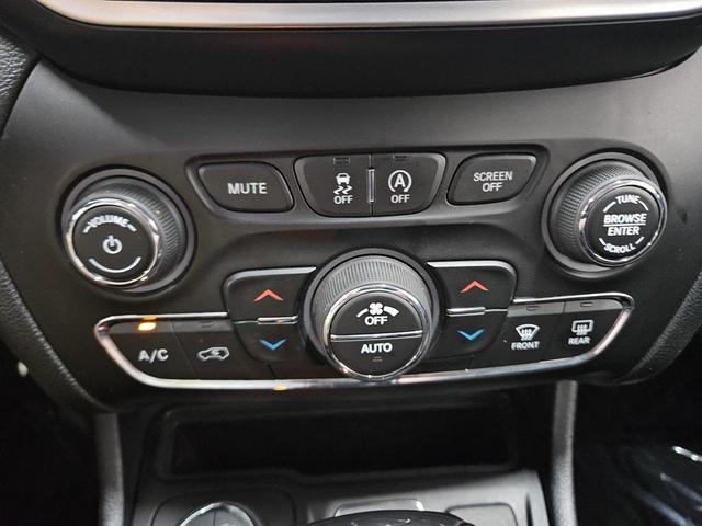 Photo of 2019 Velvet Red Pearlcoat Jeep Cherokee