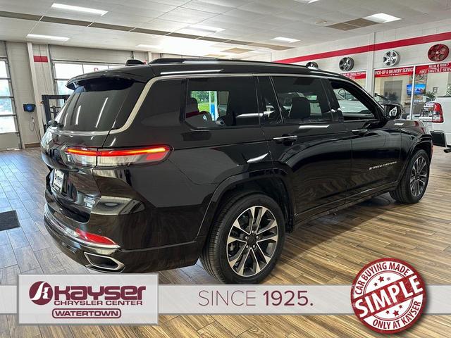 Photo of 2021 Diamond Black Crystal Pearlcoat Jeep Grand Cherokee L