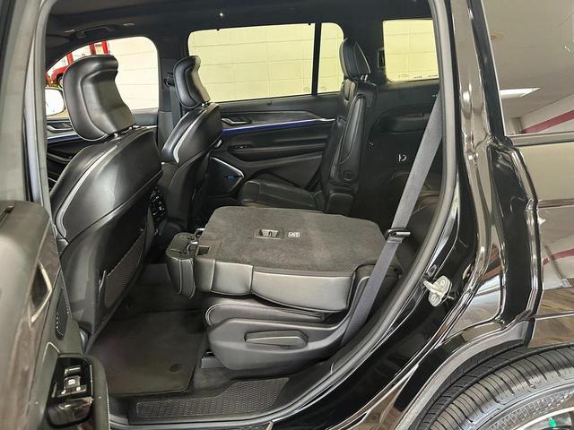 Photo of 2021 Diamond Black Crystal Pearlcoat Jeep Grand Cherokee L