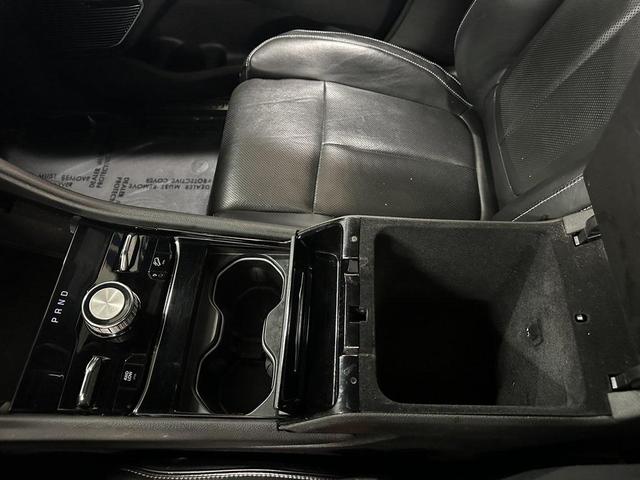 Photo of 2021 Diamond Black Crystal Pearlcoat Jeep Grand Cherokee L