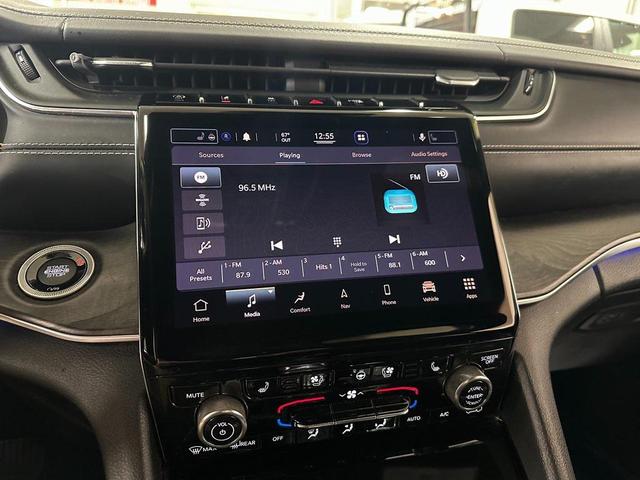 Photo of 2021 Diamond Black Crystal Pearlcoat Jeep Grand Cherokee L