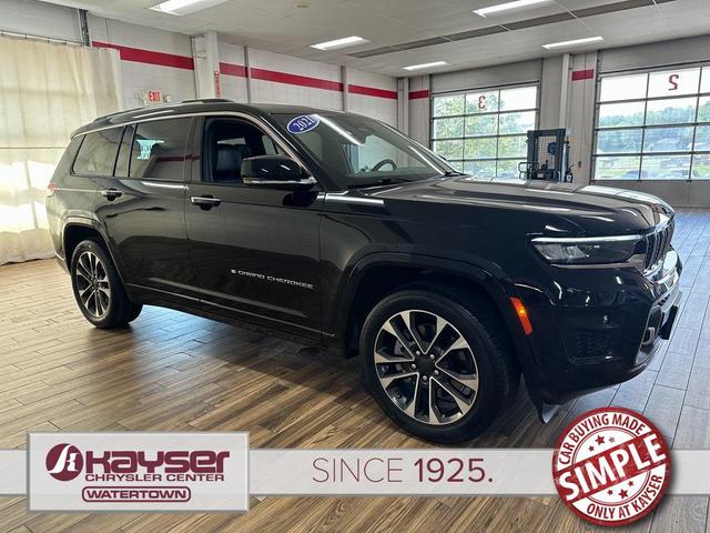 Photo of 2021 Diamond Black Crystal Pearlcoat Jeep Grand Cherokee L