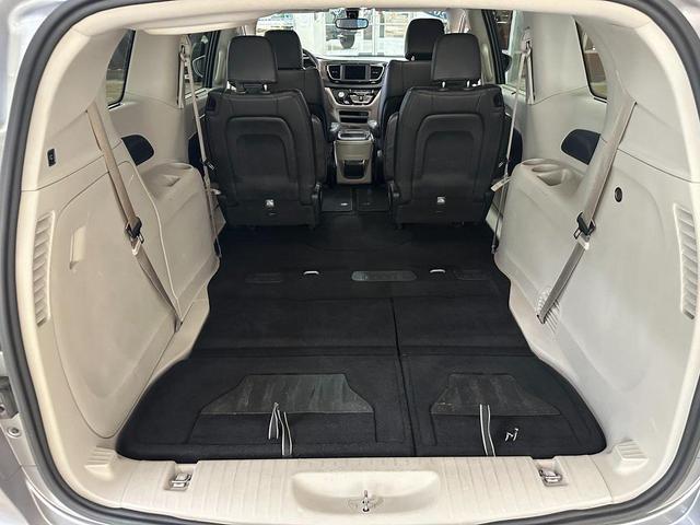 Photo of 2018 Billet Silver Metallic Clearcoat Chrysler Pacifica