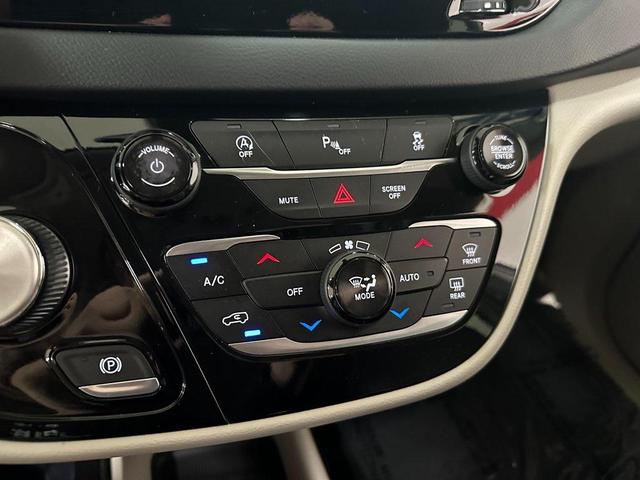 Photo of 2018 Billet Silver Metallic Clearcoat Chrysler Pacifica