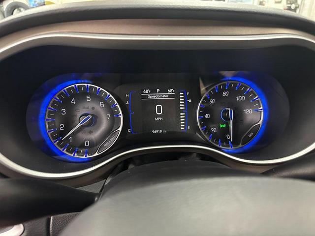 Photo of 2018 Billet Silver Metallic Clearcoat Chrysler Pacifica