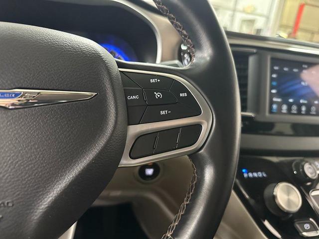 Photo of 2018 Billet Silver Metallic Clearcoat Chrysler Pacifica