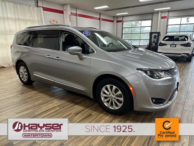 Photo of 2018 Billet Silver Metallic Clearcoat Chrysler Pacifica