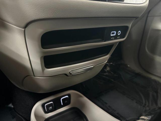 Photo of 2018 Billet Silver Metallic Clearcoat Chrysler Pacifica