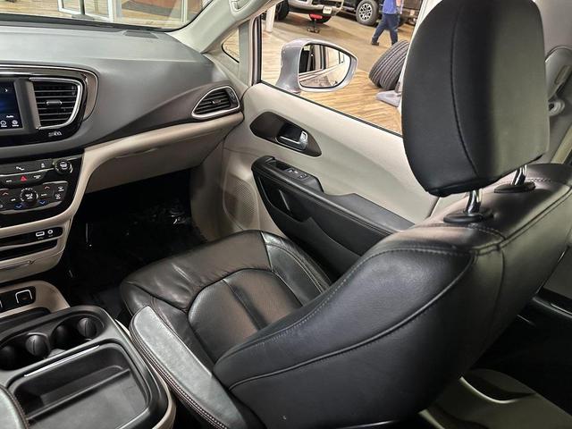 Photo of 2018 Billet Silver Metallic Clearcoat Chrysler Pacifica