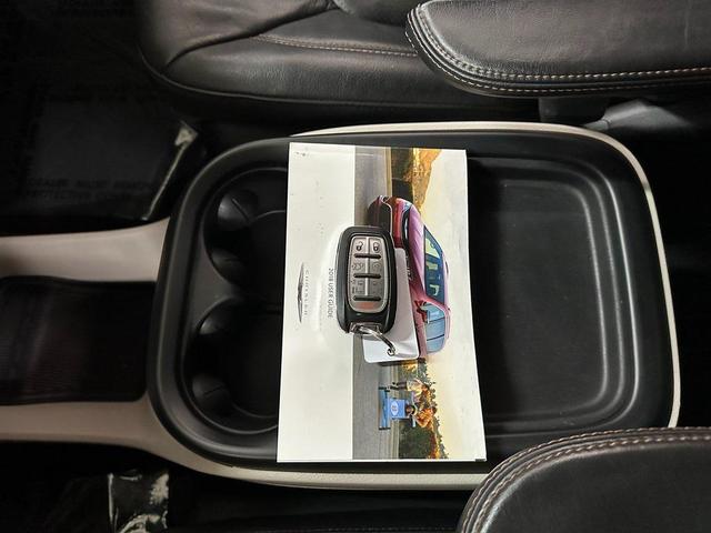 Photo of 2018 Billet Silver Metallic Clearcoat Chrysler Pacifica