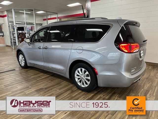 Photo of 2018 Billet Silver Metallic Clearcoat Chrysler Pacifica