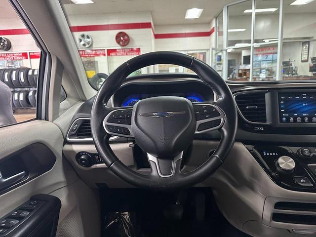 Photo of 2018 Billet Silver Metallic Clearcoat Chrysler Pacifica