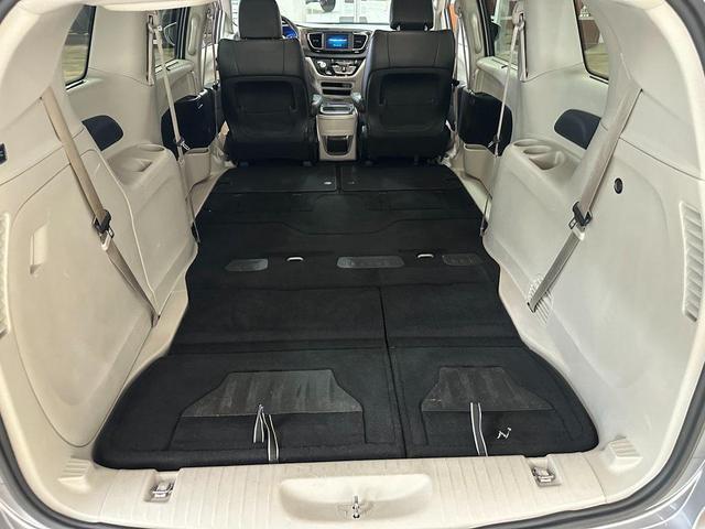 Photo of 2018 Billet Silver Metallic Clearcoat Chrysler Pacifica