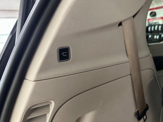 Photo of 2018 Billet Silver Metallic Clearcoat Chrysler Pacifica
