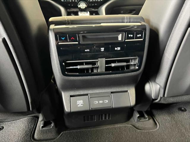 Photo of 2025 Platinum White Pearl Acura MDX