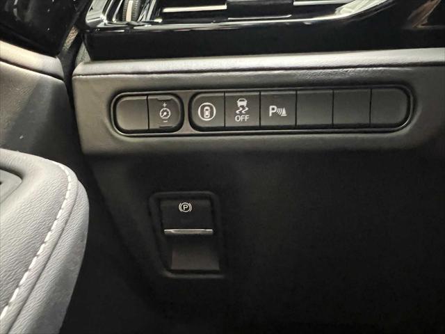 Photo of 2025 Platinum White Pearl Acura MDX