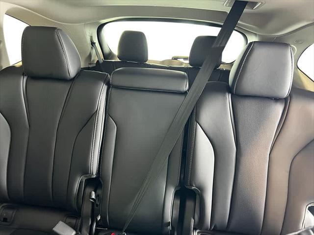 Photo of 2025 Platinum White Pearl Acura MDX