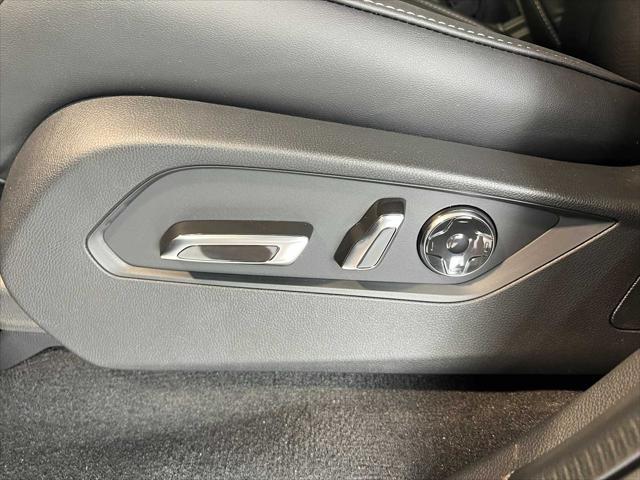 Photo of 2025 Platinum White Pearl Acura MDX