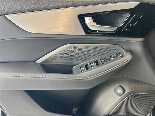 Photo of 2025 Platinum White Pearl Acura MDX