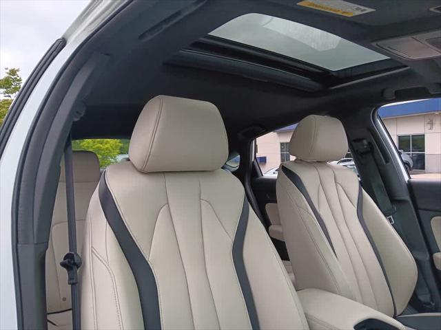 Photo of 2023 Platinum White Pearl Acura Integra