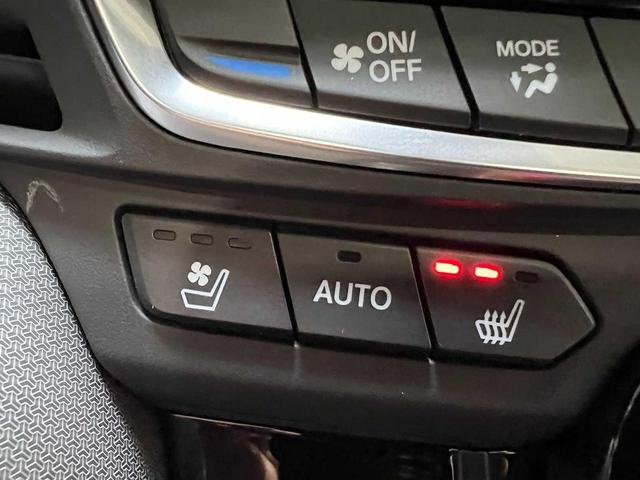 Photo of 2025 Platinum White Pearl Acura TLX