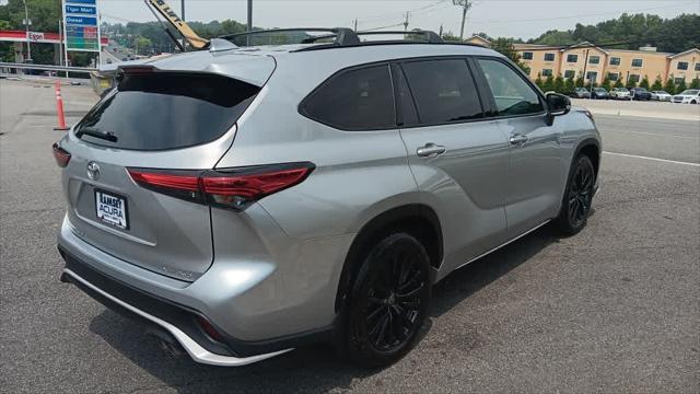 Photo of 2023 Celestial Silver Metallic Toyota Highlander