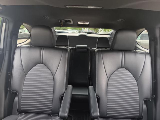 Photo of 2023 Celestial Silver Metallic Toyota Highlander