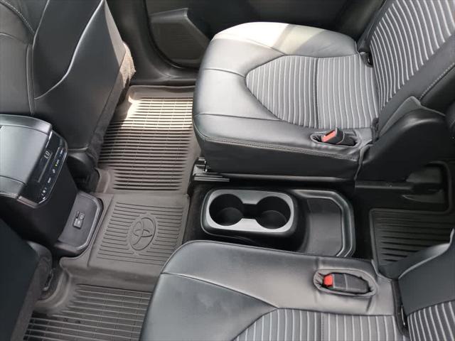 Photo of 2023 Celestial Silver Metallic Toyota Highlander