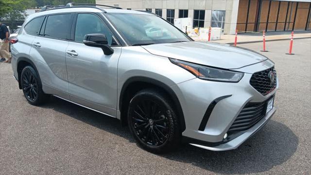 Photo of 2023 Celestial Silver Metallic Toyota Highlander