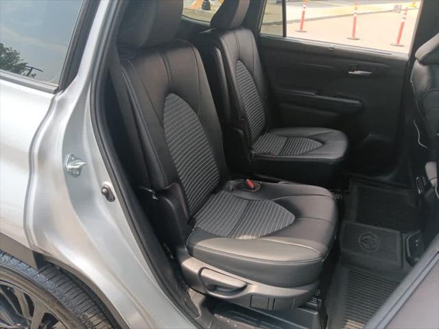 Photo of 2023 Celestial Silver Metallic Toyota Highlander
