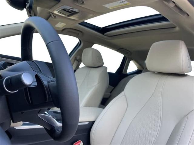 Photo of 2025 Platinum White Pearl Acura TLX