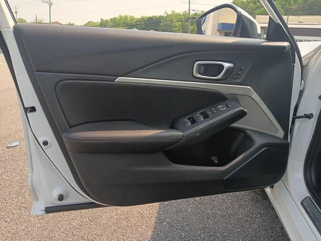 Photo of 2023 Platinum White Pearl Acura Integra