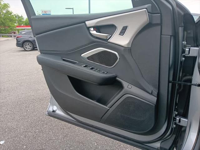 Photo of 2023 Lunar Silver Metallic Acura RDX