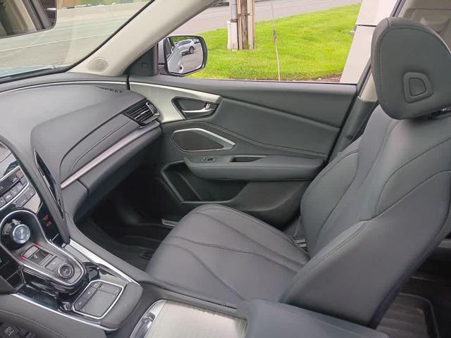 Photo of 2023 Lunar Silver Metallic Acura RDX