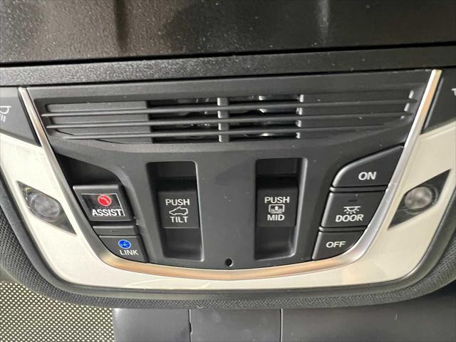 Photo of 2025 Majestic Black Pearl Acura RDX