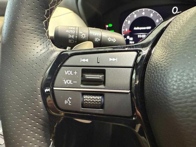Photo of 2025 Platinum White Pearl Acura ADX