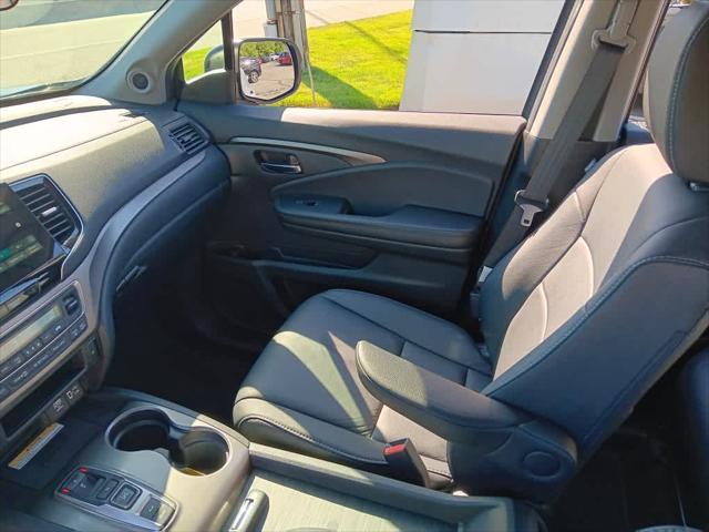 Photo of 2022 Sonic Gray Pearl Honda Pilot