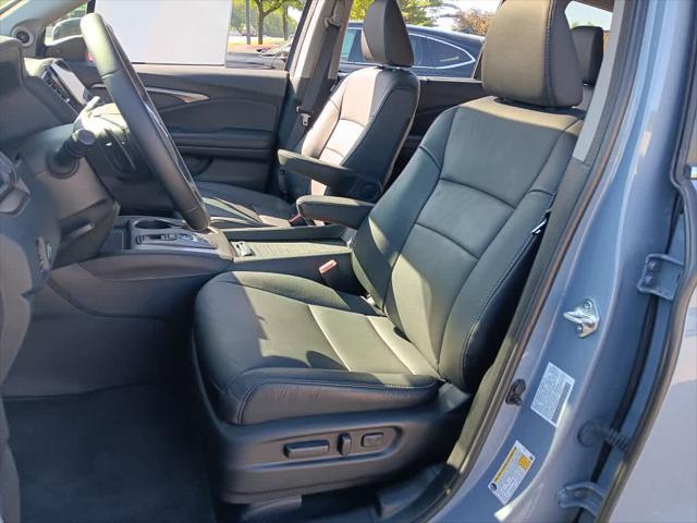 Photo of 2022 Sonic Gray Pearl Honda Pilot