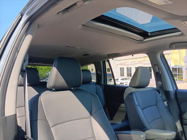 Photo of 2022 Sonic Gray Pearl Honda Pilot