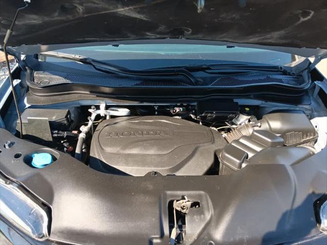 Photo of 2022 Sonic Gray Pearl Honda Pilot