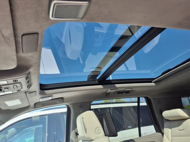 Photo of 2023 Crystal White Tricoat G1w Cadillac Escalade